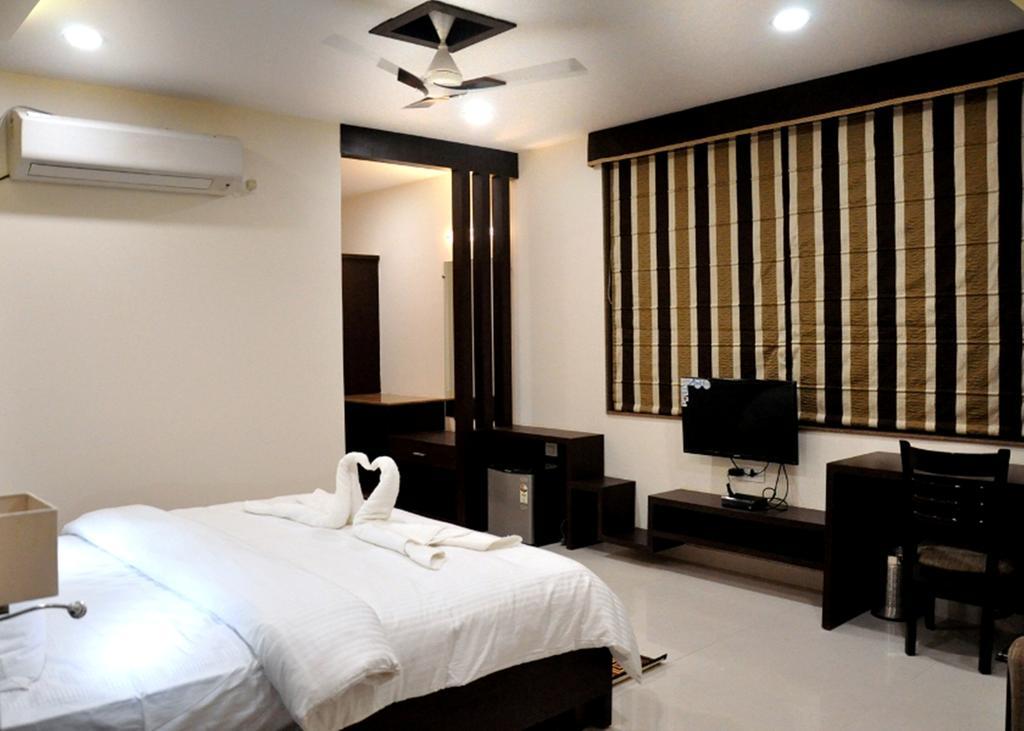 Bellevue Hotel Gwalior Room photo